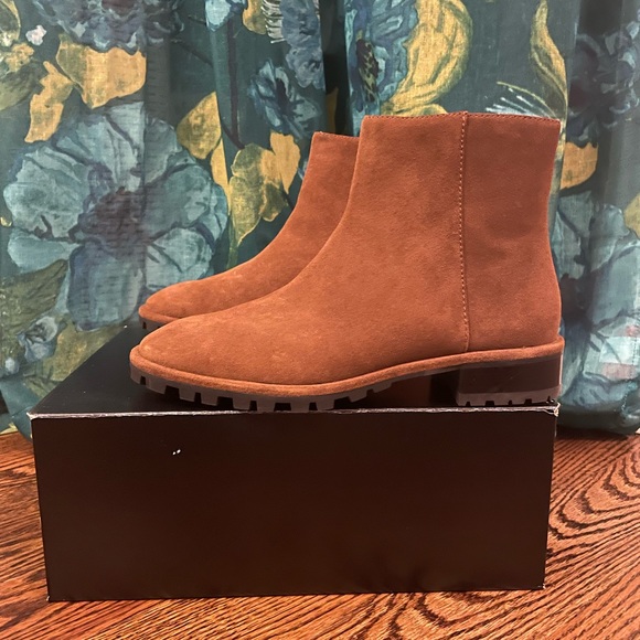 Stuart Weitzman MAELIE BOOTIE suede size 6.5 color COFFEE - Picture 5 of 9